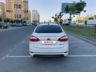 2018 Ford Fiesta Mk6 Рестайлинг, белый, 749000 рублей, вид 2