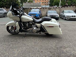 2012 Harley-Davidson Road Glide, белый, 1250000 рублей, вид 2