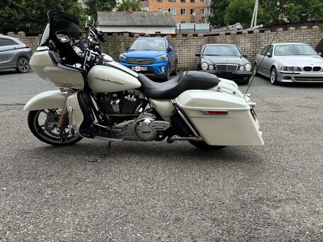 2012 Harley-Davidson Road Glide, белый, 1250000 рублей, вид 2