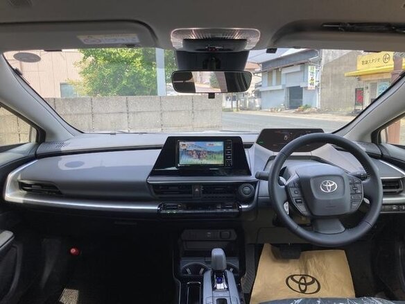 2025 Toyota Prius V (XW60), серебристый, 3300000 рублей - вид 9