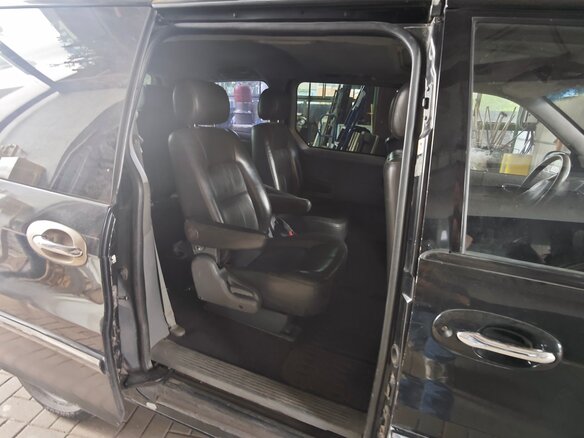 2002 Kia Carnival I, чёрный, 370000 рублей - вид 15
