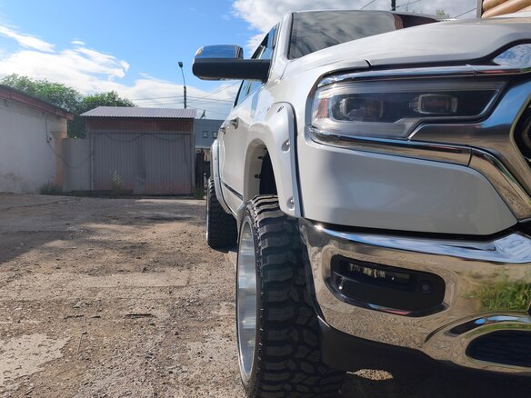 2018 Ram 1500 Crew Cab eTorque V, белый, 7000000 рублей - вид 10