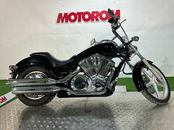 2010 Honda VT 1300CS Sabre, чёрный - вид 1