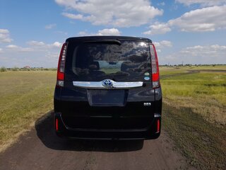 2015 Toyota Noah III (R80), чёрный, 1800000 рублей, вид 3