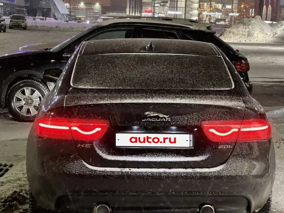 2017 Jaguar XE I, чёрный, 2000000 рублей - вид 1