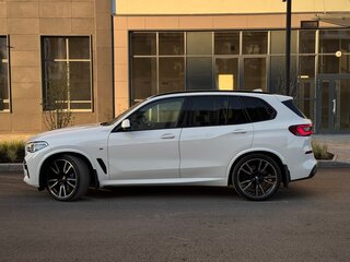 2020 BMW X5 M50d IV (G05/G18), белый, 8899999 рублей, вид 5