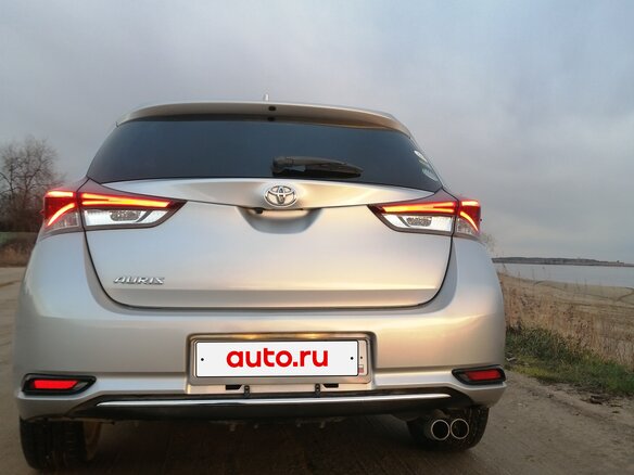 2015 Toyota Auris II Рестайлинг, серебристый, 1400000 рублей - вид 10
