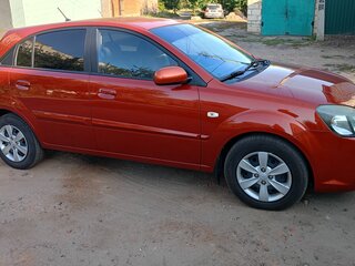 2010 Kia Rio II Рестайлинг, оранжевый, 650000 рублей, вид 3