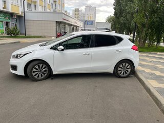 2018 Kia Ceed II Рестайлинг, белый, 1600000 рублей, вид 5