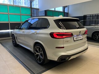 2021 BMW X5 30d IV (G05/G18), белый, 7700000 рублей, вид 3