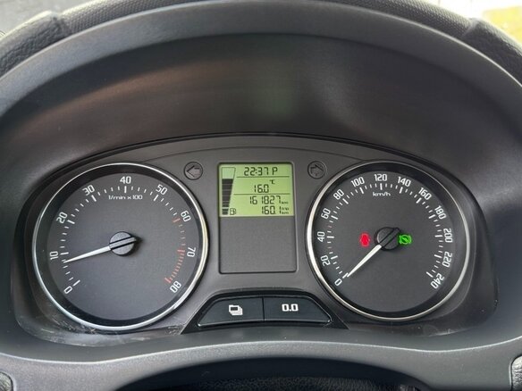 2011 Skoda Fabia II Рестайлинг, белый, 770000 рублей - вид 14