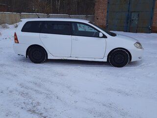 2002 Toyota Corolla Fielder IX (E120, E130), белый, 590000 рублей, вид 3
