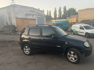 2011 Chevrolet Niva I Рестайлинг, чёрный, 410000 рублей, вид 2