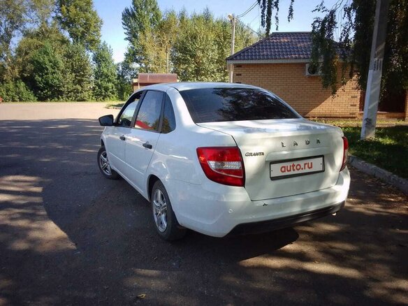 2018 Lada (ВАЗ) Granta I Рестайлинг, белый, 700000 рублей - вид 3