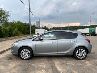 2011 Opel Astra J, серебристый, 1500000 рублей, вид 4