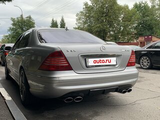 2003 Mercedes-Benz S-Класс 600 Long IV (W220) Рестайлинг, серебристый, 2000000 рублей, вид 3