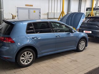 2013 Volkswagen Golf VII, голубой, 2050000 рублей, вид 2