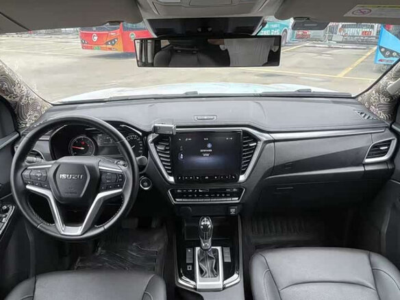 2023 Isuzu D-Max III, белый - вид 6