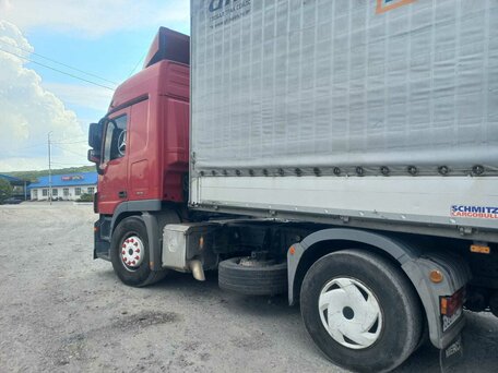 2014 Mercedes-Benz Actros, красный, 3300000 рублей, вид 2