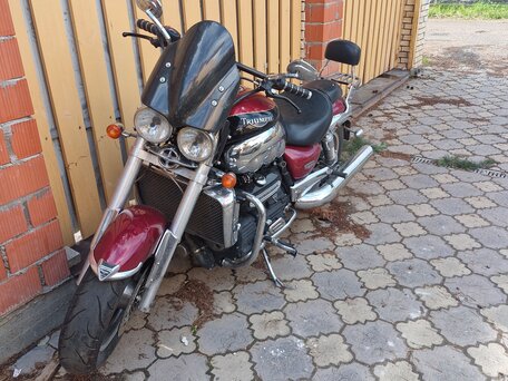 2008 Triumph Rocket 3, красный, 950000 рублей, вид 2