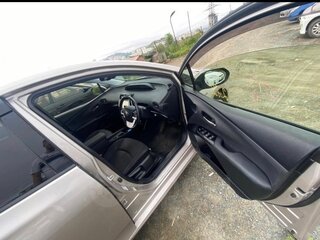 2016 Toyota Prius IV (XW50), серебристый, 1400000 рублей, вид 4