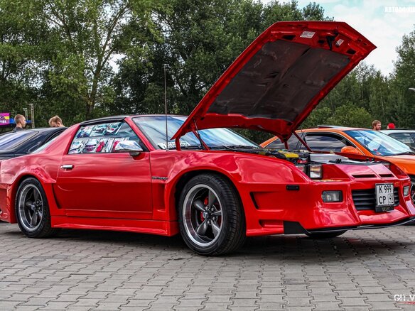 1986 Chevrolet Camaro III Рестайлинг, красный, 2700000 рублей