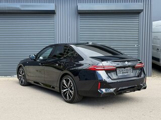 2025 BMW 5 серии 530i xDrive VIII (G60/G61/G68), чёрный, 9790000 рублей, вид 5