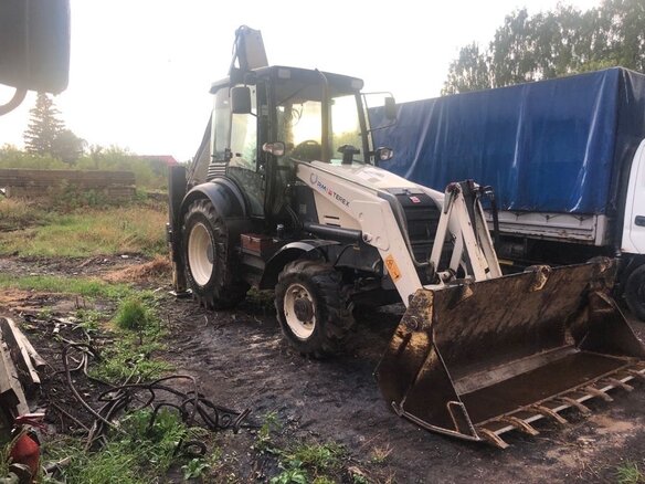 2017 Terex TLB 825