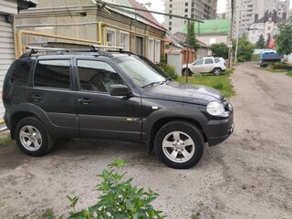 2016 Chevrolet Niva I Рестайлинг, чёрный, 700000 рублей, вид 1