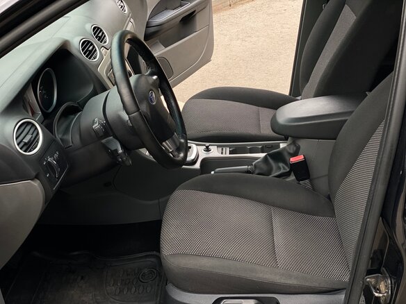 2010 Ford Focus II Рестайлинг, чёрный - вид 6