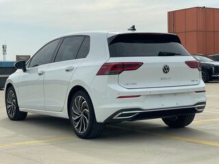 2021 Volkswagen Golf VIII, белый, 1848000 рублей, вид 3
