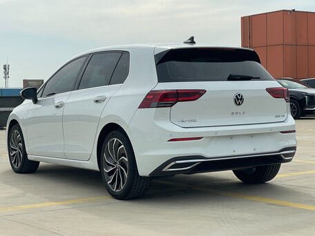 2021 Volkswagen Golf VIII, белый, 2061000 рублей, вид 3