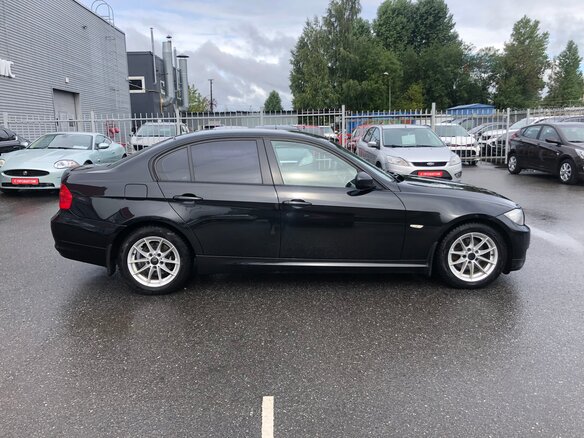 2011 BMW 3 серии 318i V (E90/E91/E92/E93) Рестайлинг, чёрный - вид 3