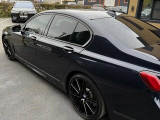 2021 BMW 7 серии 730d xDrive VI (G11/G12) Рестайлинг, чёрный, 7800000 рублей, вид 3