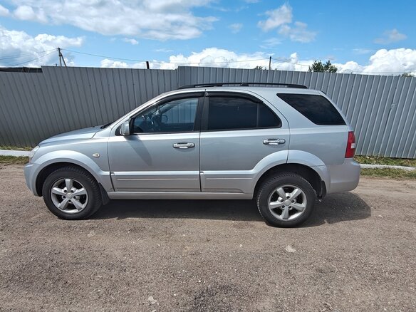 2009 Kia Sorento I Рестайлинг, серебристый, 750000 рублей - вид 3