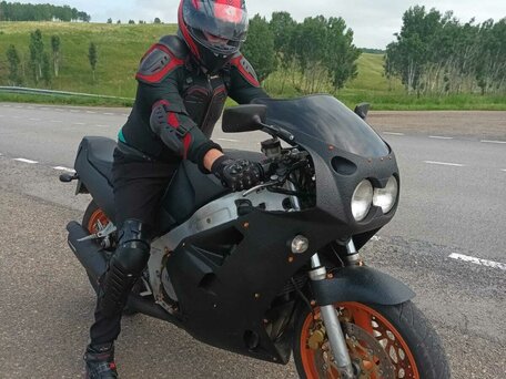 1988 Yamaha FZR1000, чёрный, 225000 рублей, вид 4