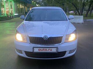 2013 Skoda Octavia II (A5) Рестайлинг, белый, 450000 рублей, вид 3