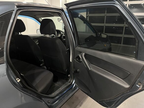 2014 Lada (ВАЗ) Granta I, серый, 318000 рублей - вид 25