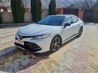 2020 Toyota Camry VIII (XV70), белый, 2600000 рублей, вид 4