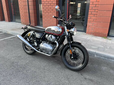 2026 Royal Enfield Interceptor, пурпурный, 708000 рублей, вид 2