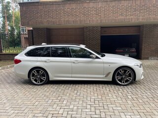 2019 BMW 5 серии M550d xDrive VII (G30/G31/G38), белый, 7100000 рублей, вид 2