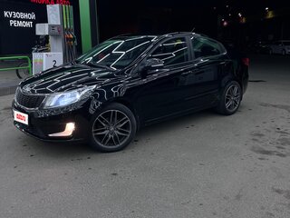 2013 Kia Rio 5-speed III, чёрный, 770000 рублей, вид 2