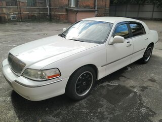 2004 Lincoln Town Car III Рестайлинг, белый, 1550000 рублей, вид 1