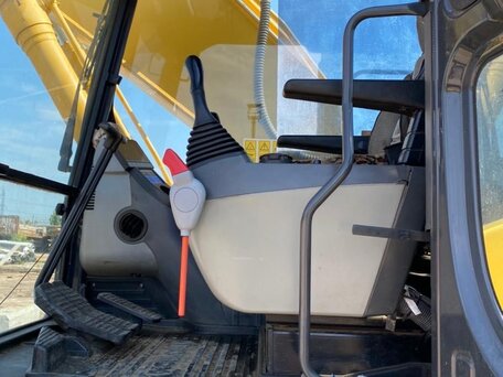 2011 Komatsu PC200-8, жёлтый, 6000000 рублей, вид 4