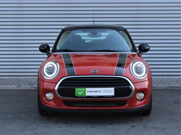 2018 Mini Hatch Cooper III (F55/F56) Рестайлинг, оранжевый - вид 1