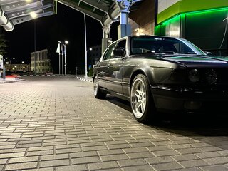 1988 BMW 7 серии 730i II (E32), чёрный, 420000 рублей, вид 4
