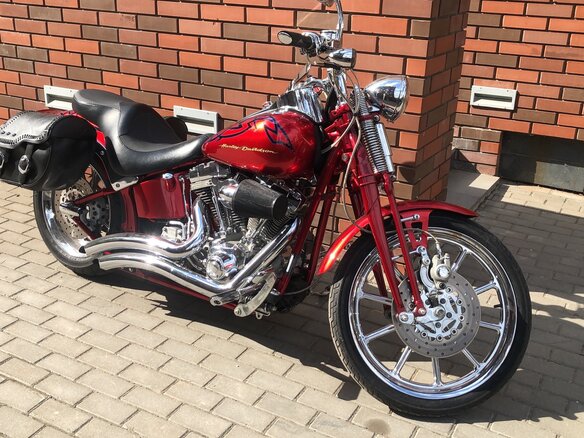 2007 Harley-Davidson CVO, красный