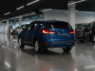 2020 BMW X1 20i xDrive II (F48) Рестайлинг, синий, 3580000 рублей, вид 5