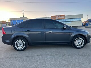 2010 Ford Focus II Рестайлинг, серый, 1400000 рублей, вид 4