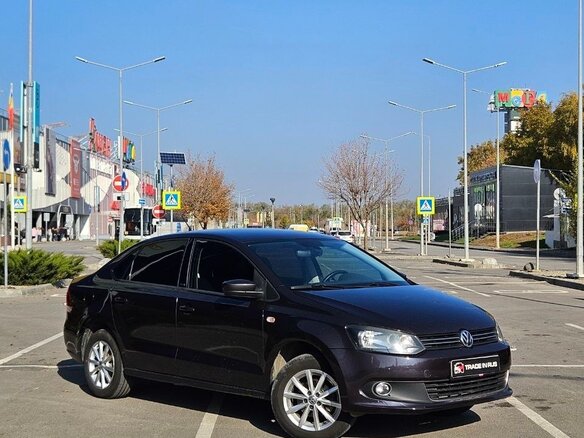 2015 Volkswagen Polo V Рестайлинг, серый, 950000 рублей - вид 2